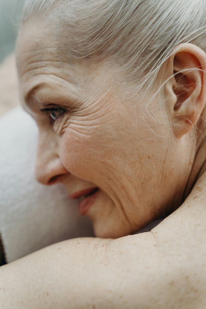 Caring for Sensitive Elderly Skin: Tips for a Gentle and Healthy Skincare Routine